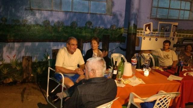 Los vecinos de la bajada San Martín despidieron el año con una cena