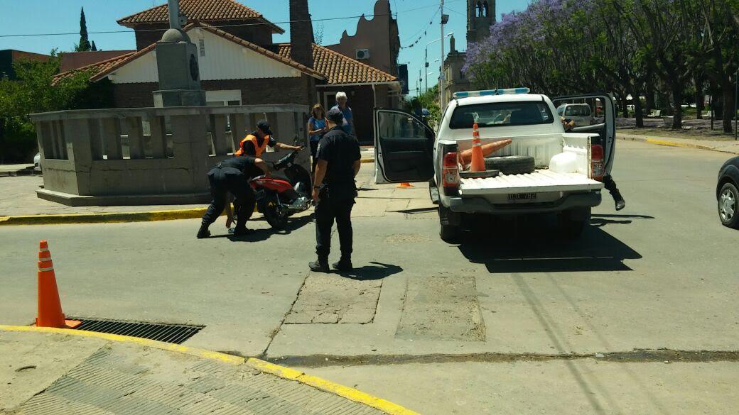 Accidente entre auto y moto