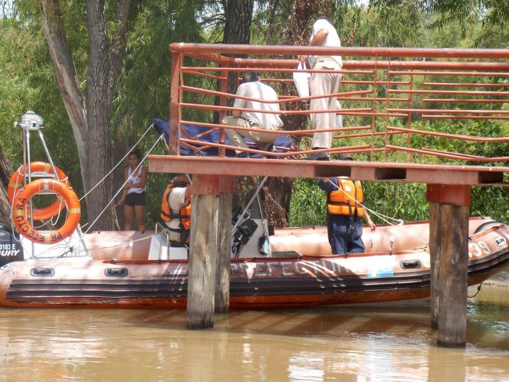 San Pedro. Buscan a un joven de 19 años que se tiró al agua y desapareció