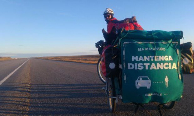 Recorren el país en bici con sus perros, para concientizar sobre los derechos de los animales