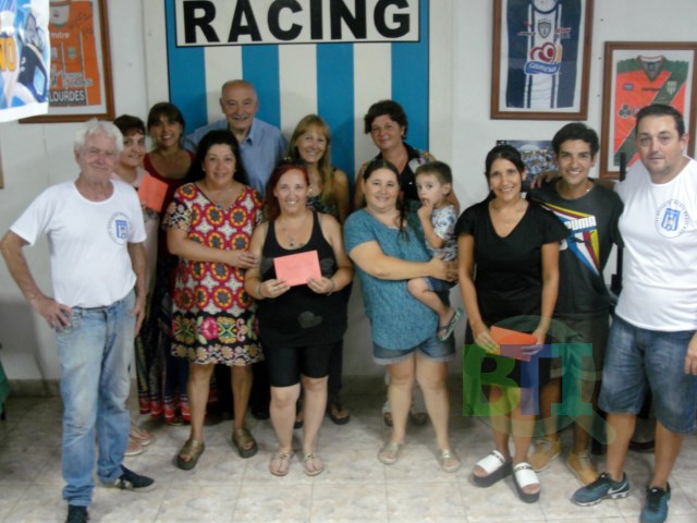 La Filial de Racing Club entregó donaciones a instituciones y escuelas