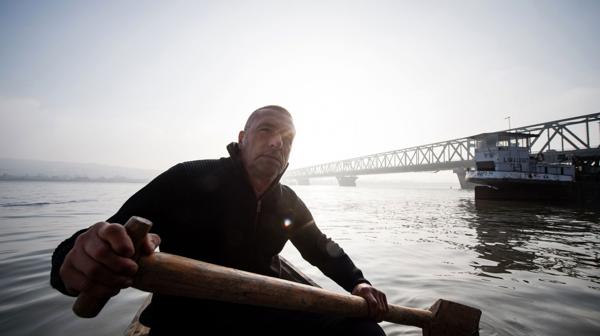 El «ángel del Danubio»: quién es el pescador que le salvó la vida a decenas de suicidas