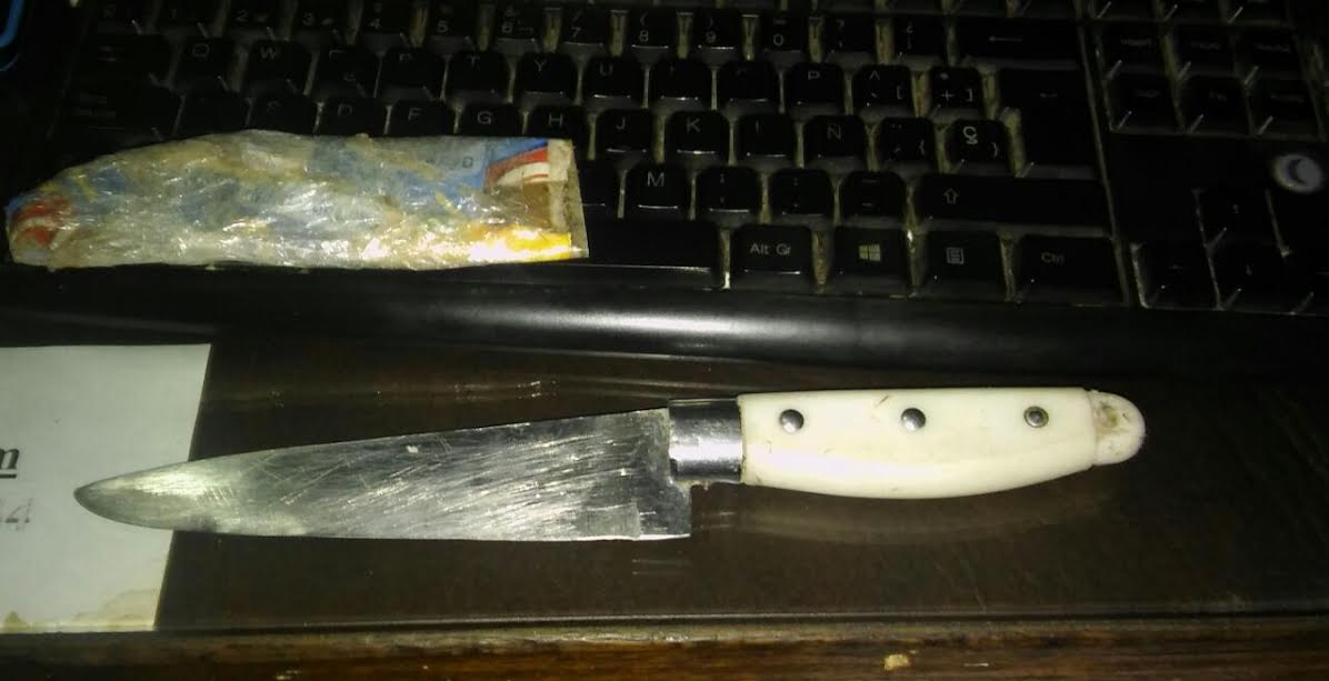 En los corsos. Sacó una cuchilla e intentó apuñalar a una persona