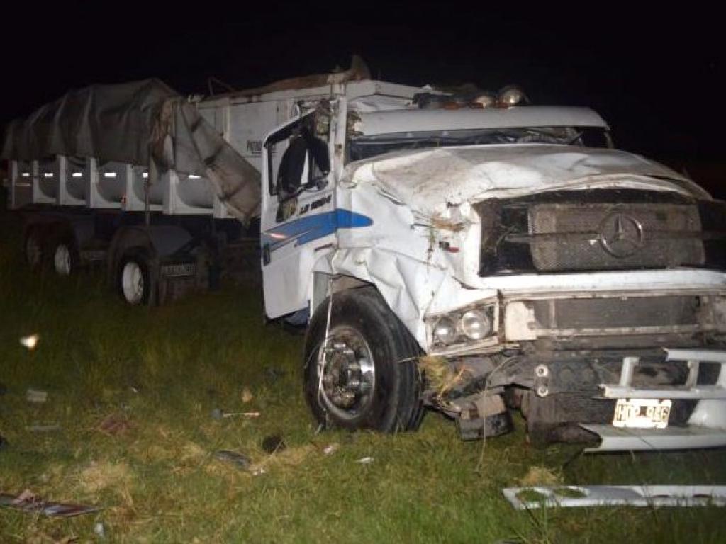 Violento vuelco de un camión sobre la Ruta Nacional Nº 9