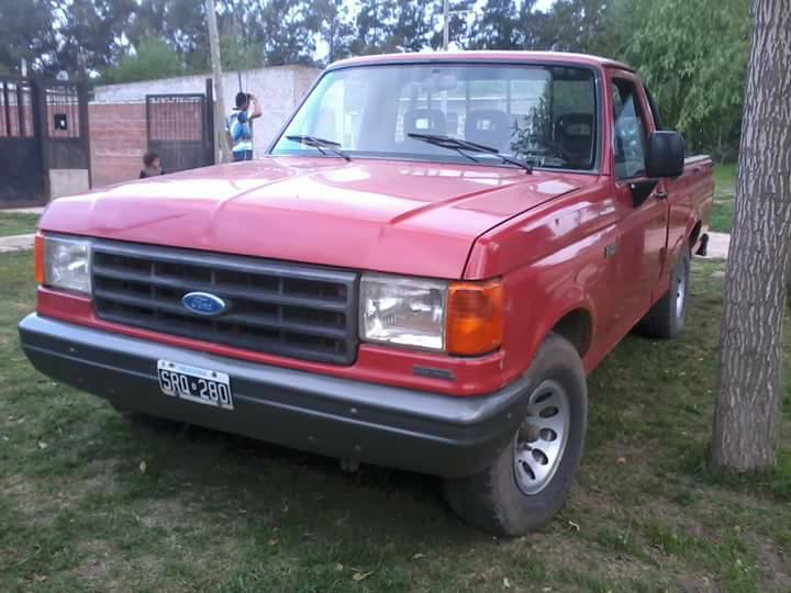 Roban una camioneta