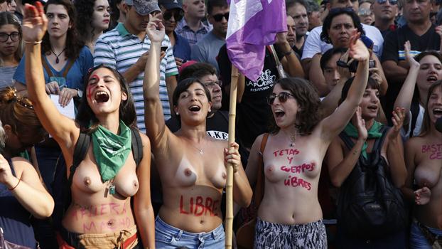 Tetazo en el Obelisco contra el machismo y en reclamo de «la soberanía de los cuerpos»