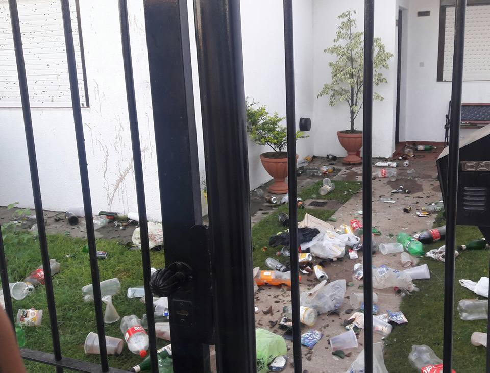 Una fiesta se fue de control, los vecinos se enojaron y la Policía tardó en llegar