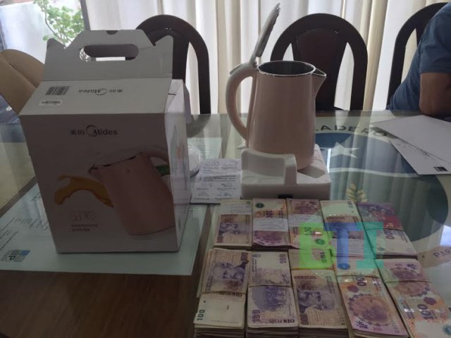 Un empresario chino intentó coimear a la Intendente con $100.000 escondidos en un regalo