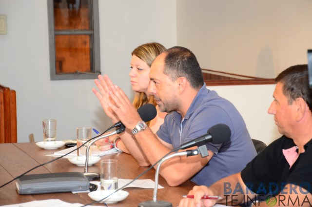 Alsina: Denuncias cruzadas por el mal estado del camino