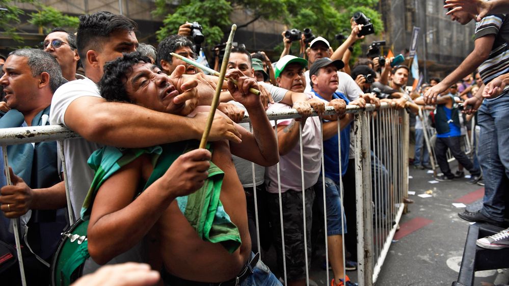 La CGT apuntó contra el kirchnerismo por los incidentes en el final de la marcha
