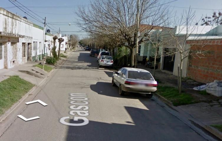 Lo despertaron tres delincuentes para robarle en su vivienda