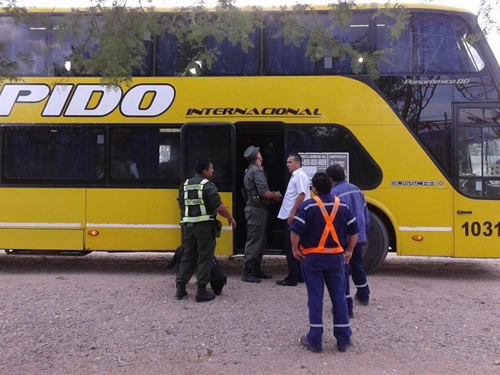 Gendarmería secuestró embutidos que eran trasladados en un micro de pasajeros