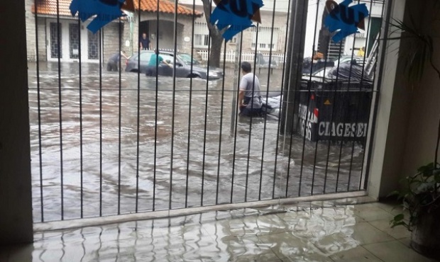 Mar del Plata. Cayeron 130 milímetros y en 6 horas la ciudad se inundó