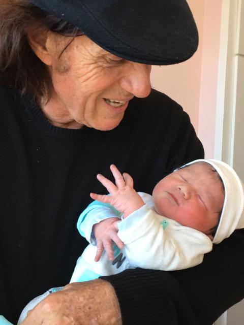 Momento único: Guillermo Vilas presentó a su primer hijo varón