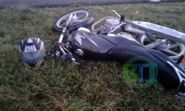 Una mujer de Alsina perdió el control de la moto en Ruta Nº 9 y se cayó