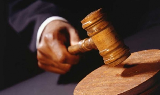 Vendió el auto, no le avisó a su ex esposa y según la Justicia es “violencia de género”