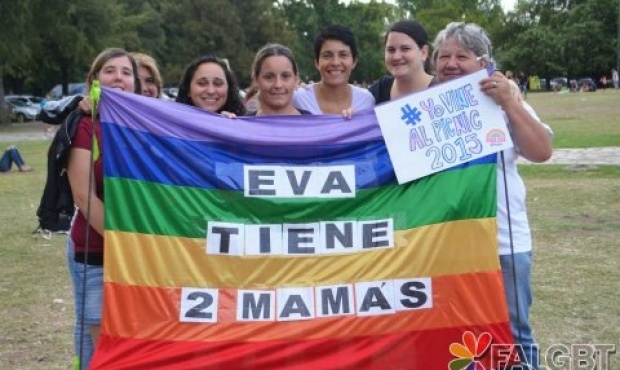 Dos mamás: otorgan la comaternidad de una niña a una mujer que no la engendró