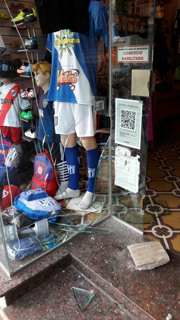 En 48 Hs. le rompieron dos veces la vidriera a Futbolmanía