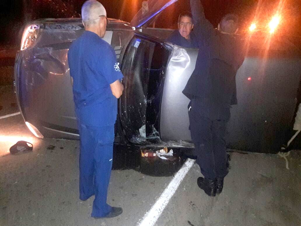 Volcó una camioneta al salir del acceso