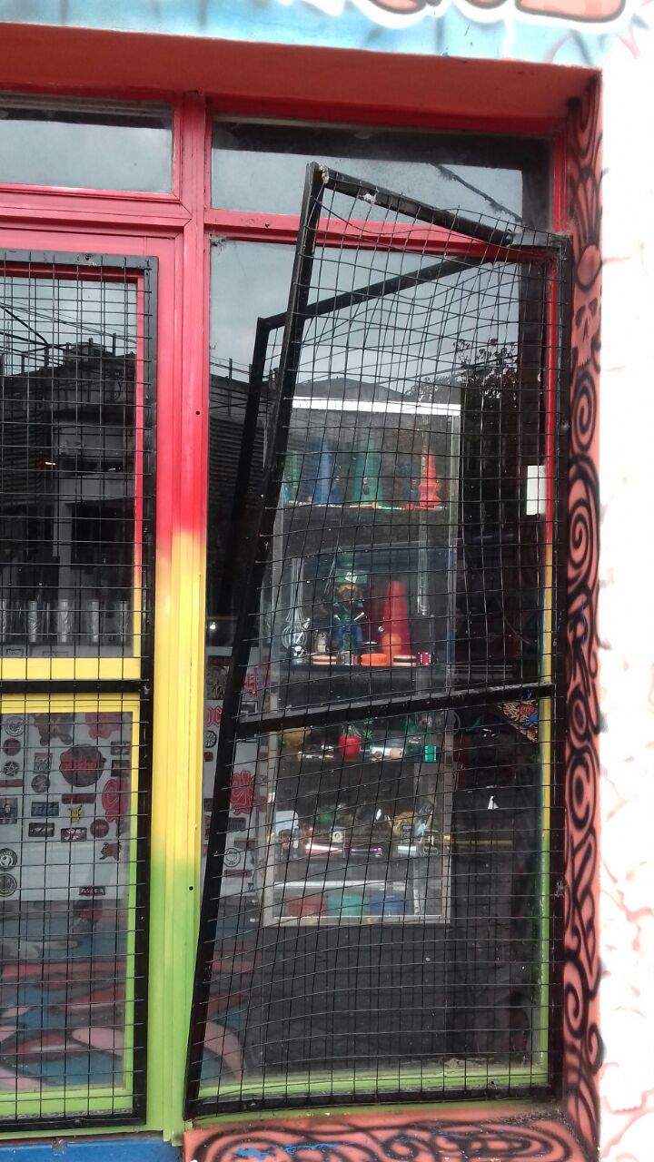 Daños en Rockería Misterios, otro local de la familia Gutiérrez