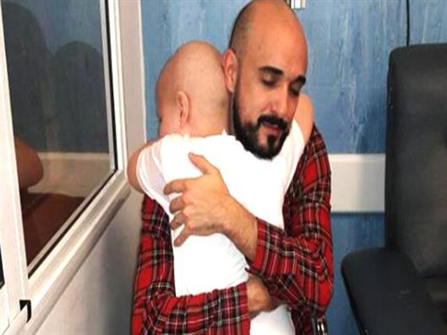 Abel Pintos visitó a una nena con cáncer en el Hospital Garrahan