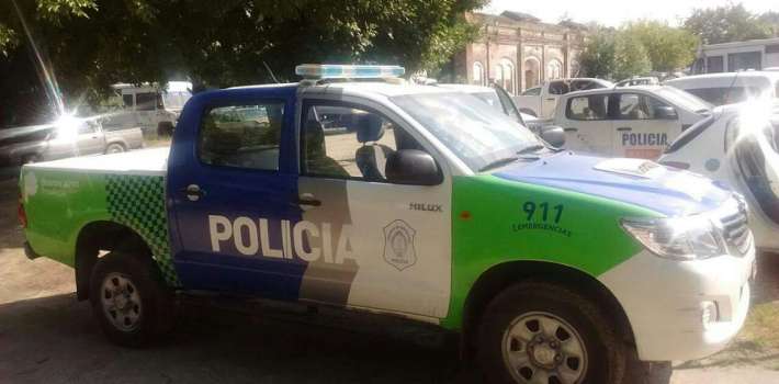 Paró en la ruta a asistir a una automovilista y le robaron el auto