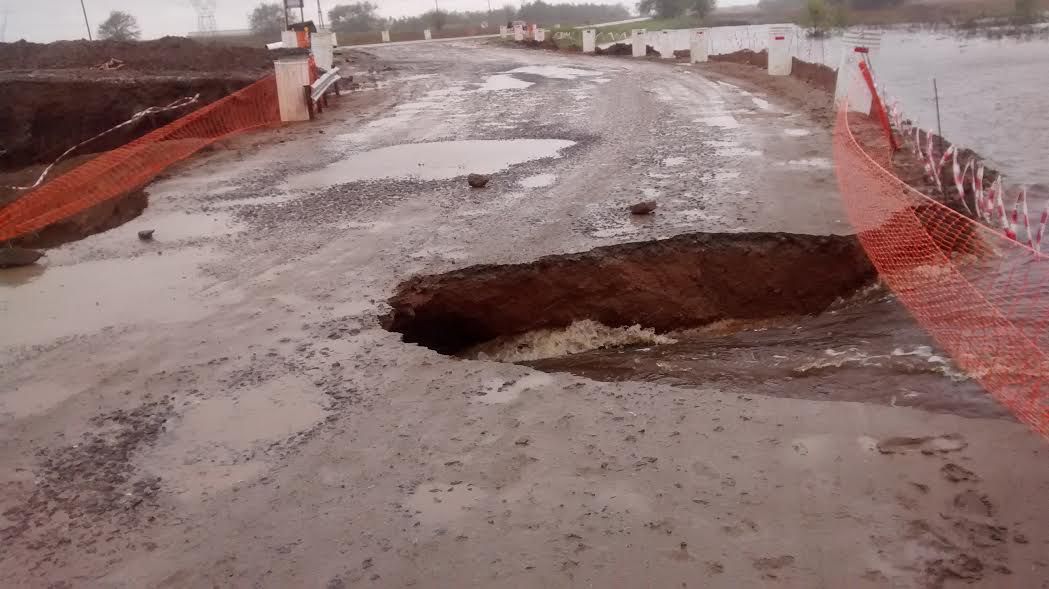 Corte Ruta Nº 41. Vialidad está arreglando el camino alternativo al puente