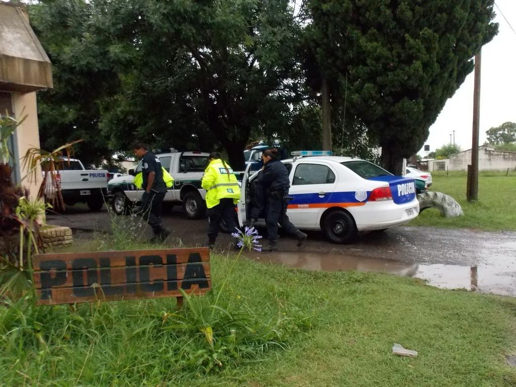 Encapuchados asaltan y roban a una familia en Gdor. Castro