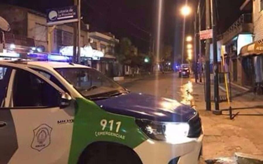 Dos motochorros golpean a un joven para robarle las zapatillas