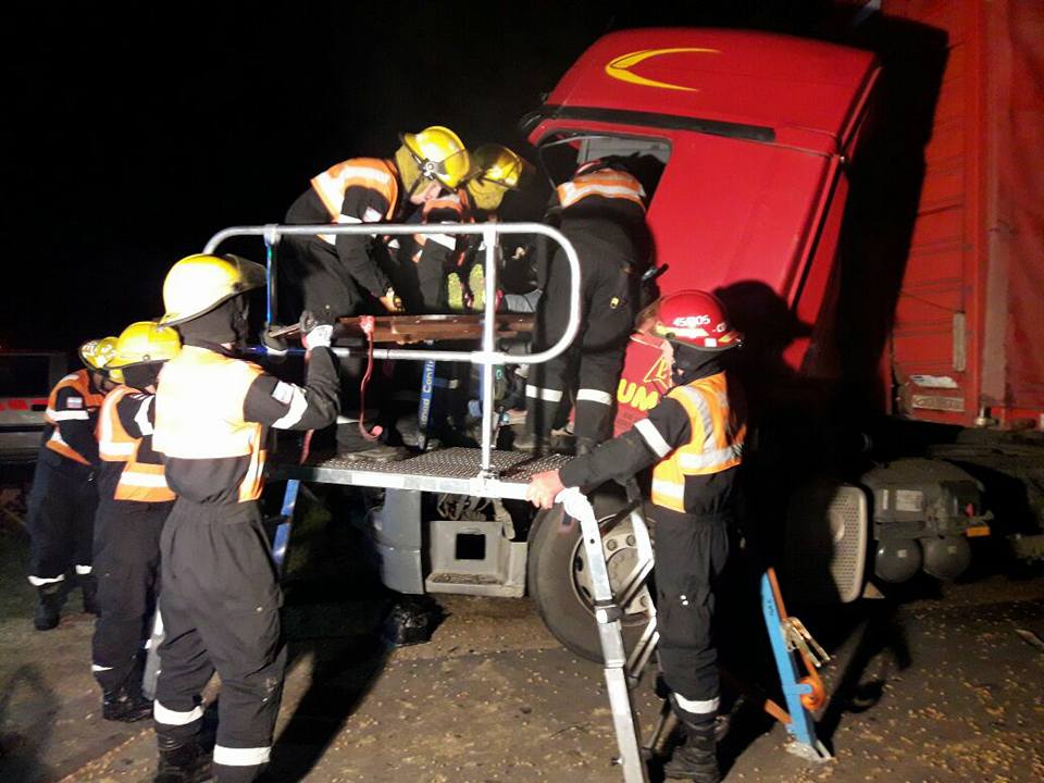 Chocaron dos camiones en el Km 140 de Ruta N°9