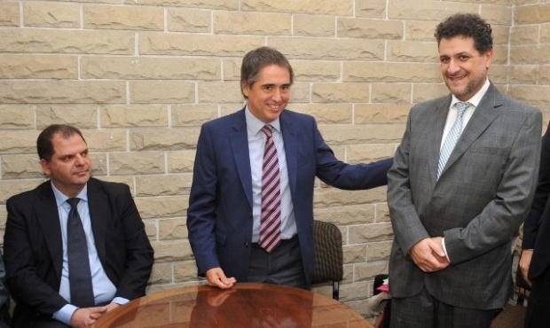Acusan al Defensor del Pueblo de contradictorio con el tarifazo de luz