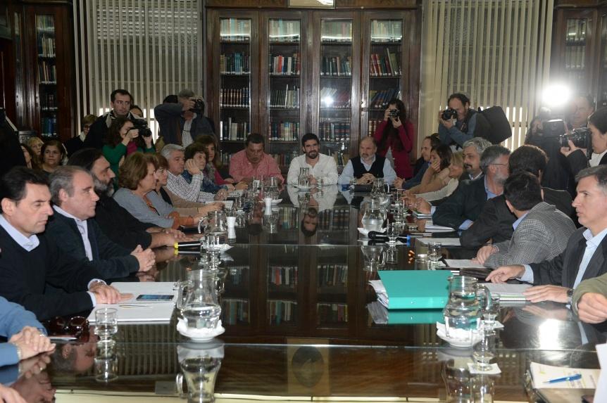 Nueva reunión entre el Gobierno y los docentes, con propuesta de 21,5% de aumento para este año