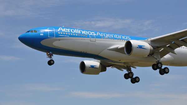 La historia de un piloto que rompió todos los protocolos para salvar la vida de un niño