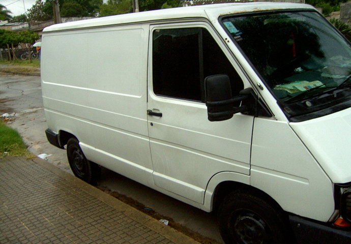 Denunciaron que dos hombres en una camioneta blanca quisieron agarrar un nene