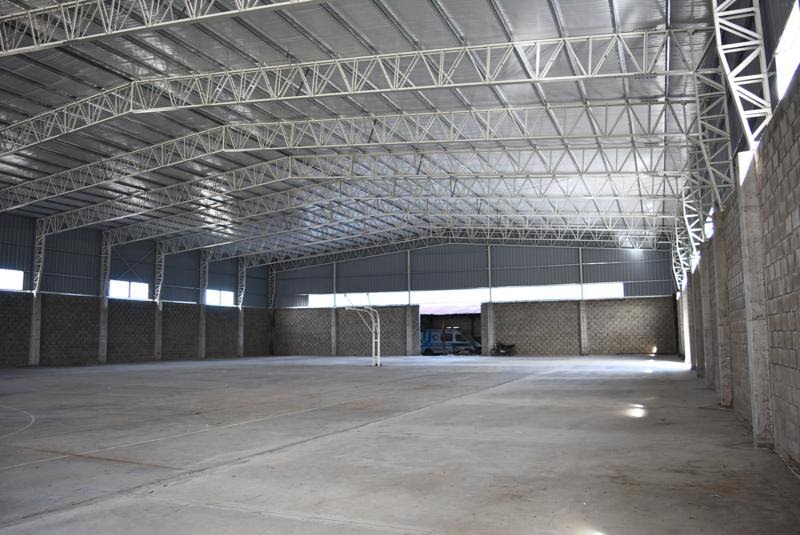 Culminó la etapa de la colocación del piso del gimnasio municipal