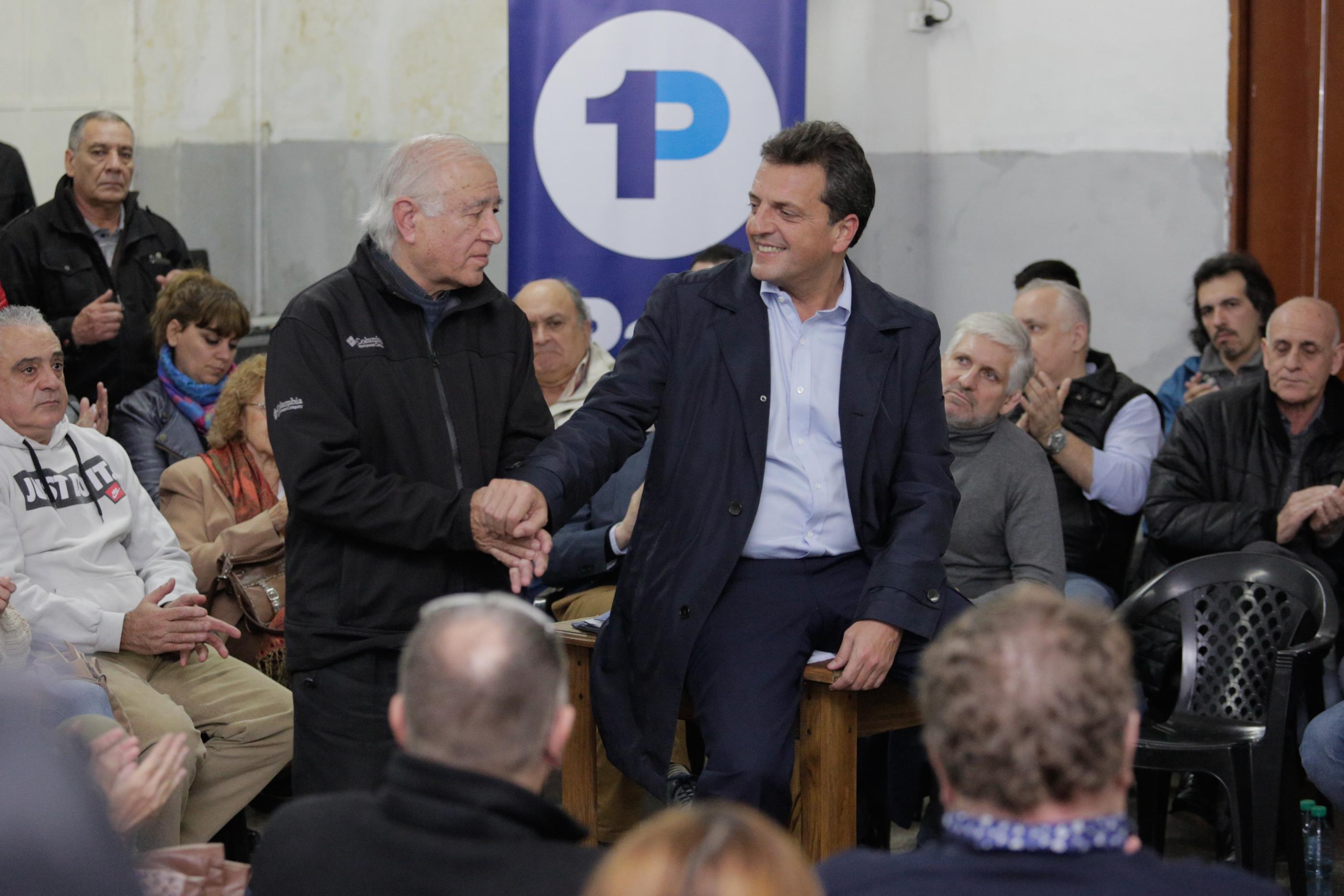 Massa: «Ver 8 cuadras de cola y gente peleándose por descuentos en un supermercado es la foto más triste del presente de la Argentina»
