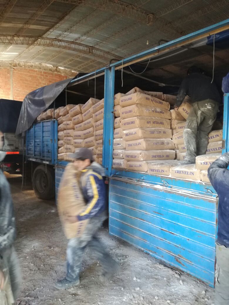 Allanamiento y decomiso en una harinera clandestina