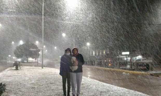 La nieve llegó a la provincia: Bahía Blanca, Sierra de la Ventana y el sur bonaerense de blanco