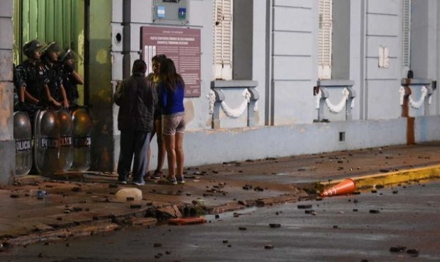 Repudian arresto domiciliario a policías imputados por la masacre de Pergamino