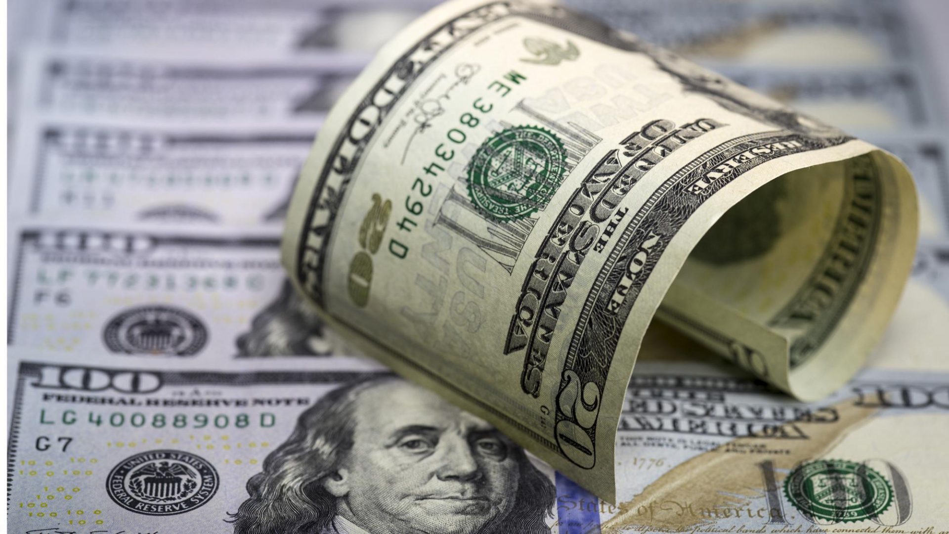 El dólar superó la barrera de los $ 17 y marcó un nuevo máximo histórico