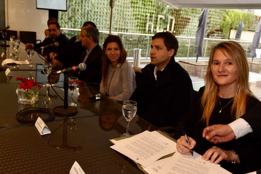 Diputados firmó convenio con intendentes contra la violencia de género