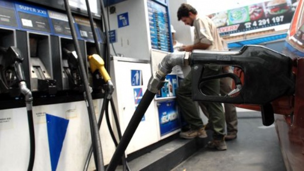 La nafta aumentó un 7,2% y un 6% el gasoil