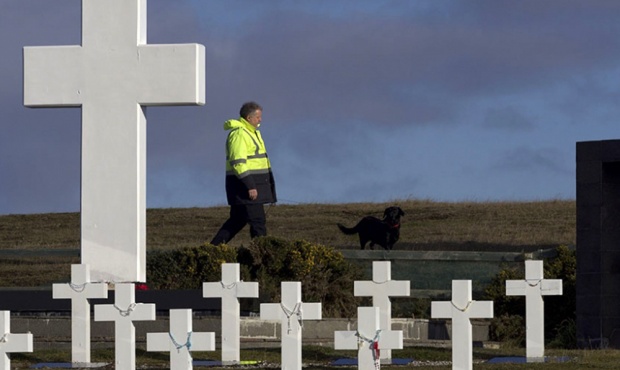 Culminó la exhumación de los restos de soldados argentinos enterrados en Malvinas
