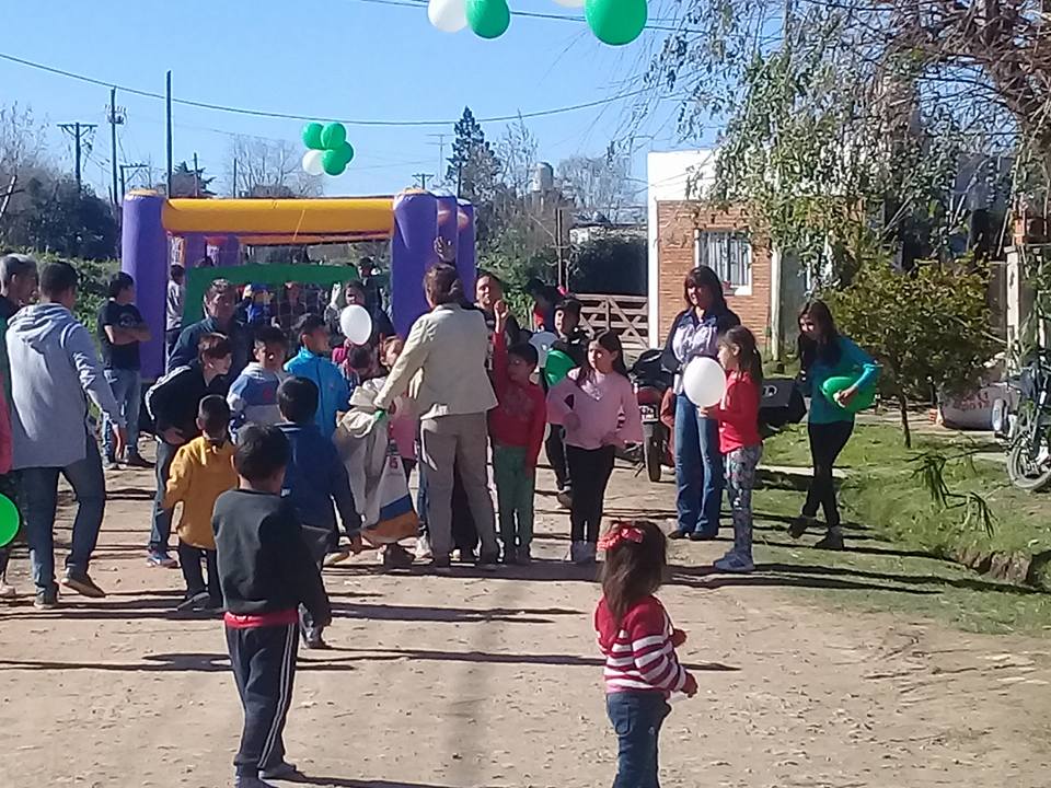 La gente de «Cumplir» festejó el Día del Niño en el Barrio Don Pedro