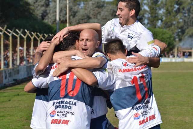 El Lobo ganó, gustó y goleó