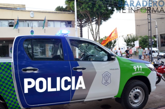 Roban una moto de la vereda