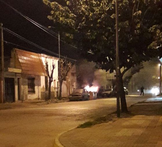 Incendio intencional de contenedores de basura