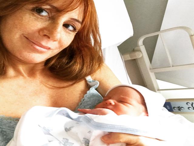 ¡Maby Wells fue mamá a los 47 años!