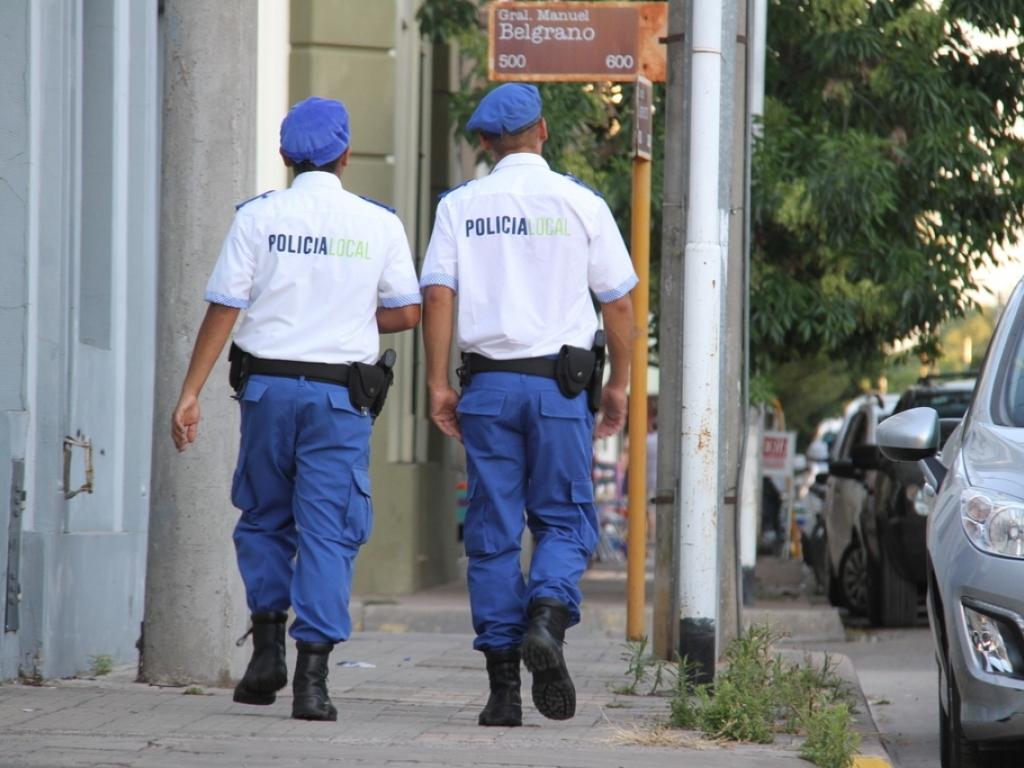 San Pedro. Investigan a una integrante de la Policía Local que chocó, escapó y escondió el auto