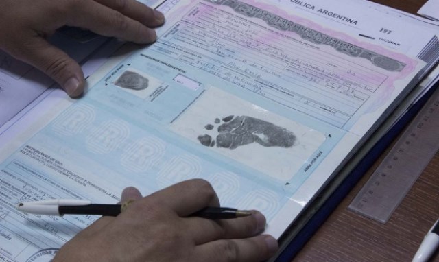 En territorio bonaerense lanzan un programa para regularizar a 48 mil chicos indocumentados